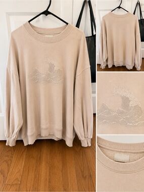 Neutral Wave Embroidered Sweatshirt - Women
